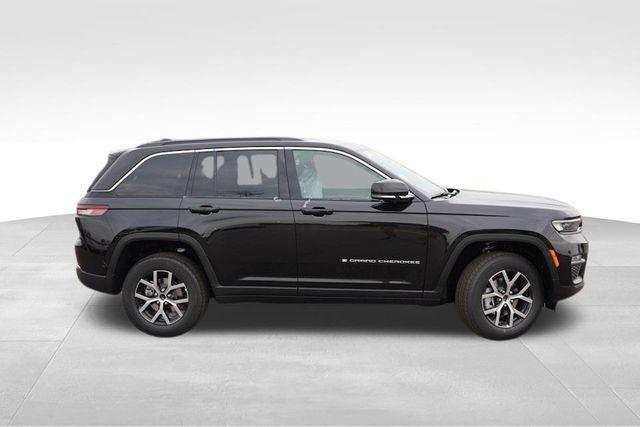 new 2025 Jeep Grand Cherokee car, priced at $40,158