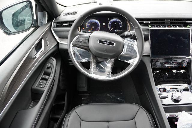 new 2025 Jeep Grand Cherokee car, priced at $40,709