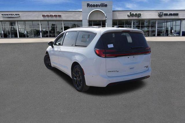 new 2024 Chrysler Pacifica car, priced at $51,826