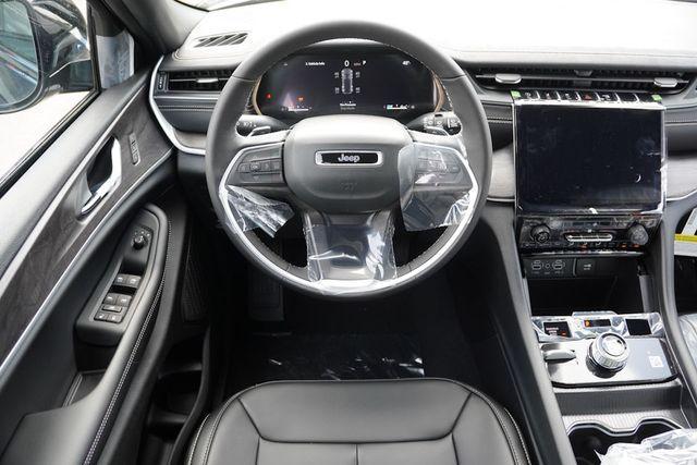 new 2025 Jeep Grand Cherokee car, priced at $41,899