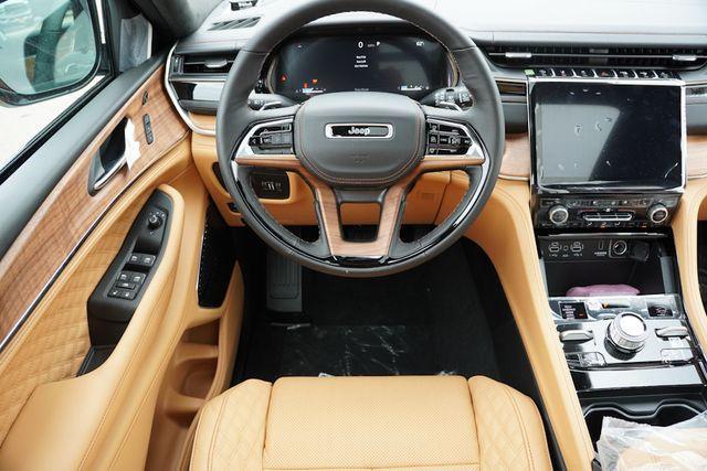 new 2025 Jeep Grand Cherokee car, priced at $62,398
