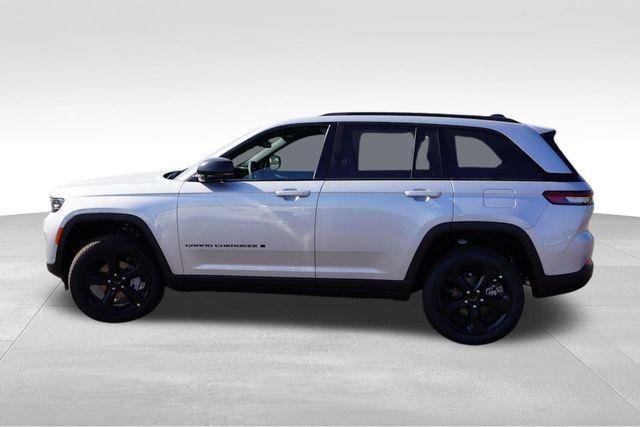 new 2025 Jeep Grand Cherokee car, priced at $49,031