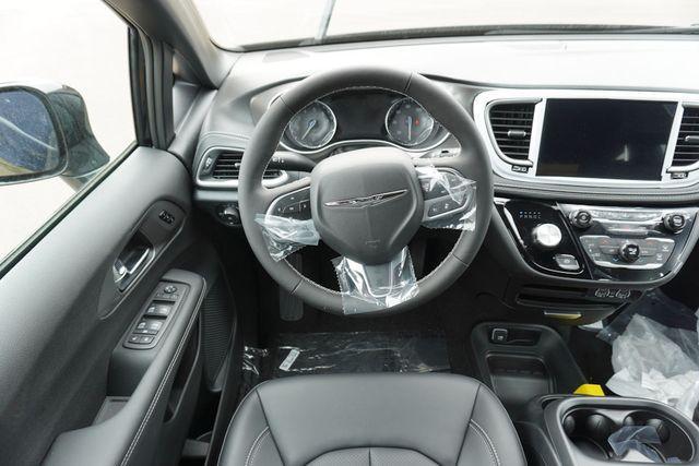 new 2025 Chrysler Pacifica car, priced at $42,238