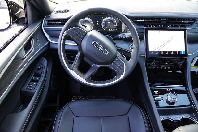 new 2025 Jeep Grand Cherokee car, priced at $45,074
