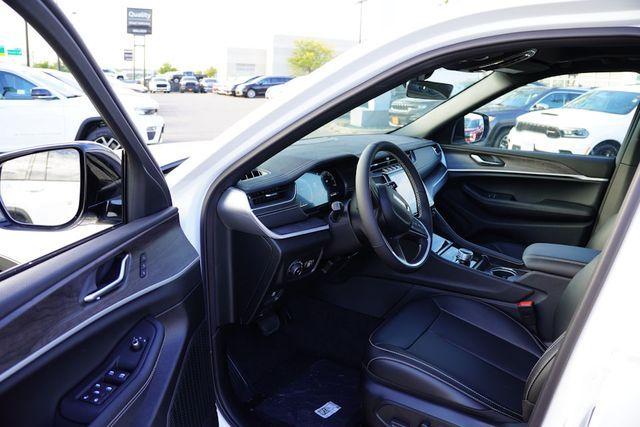 new 2025 Jeep Grand Cherokee car, priced at $45,074