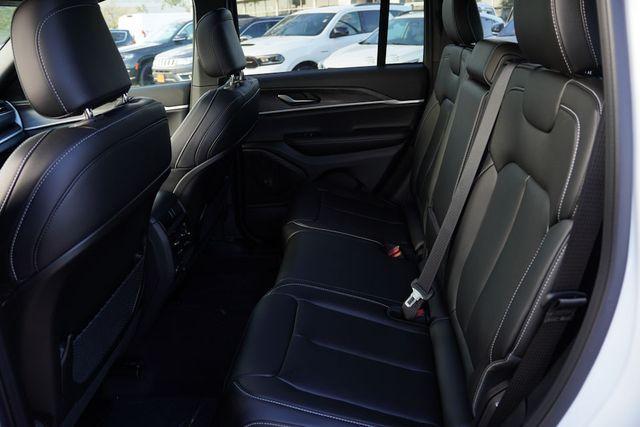 new 2025 Jeep Grand Cherokee car, priced at $45,074