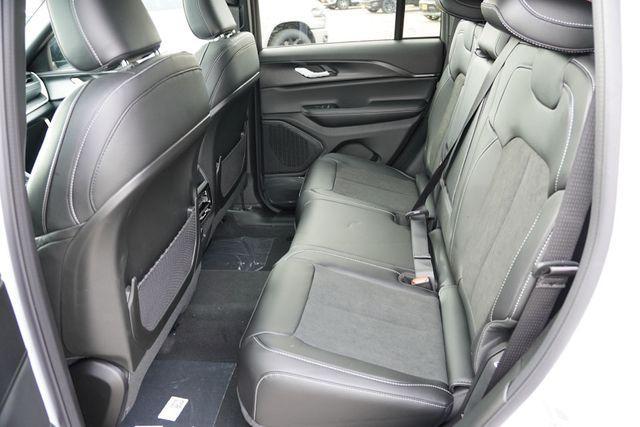 new 2025 Jeep Grand Cherokee car, priced at $40,020