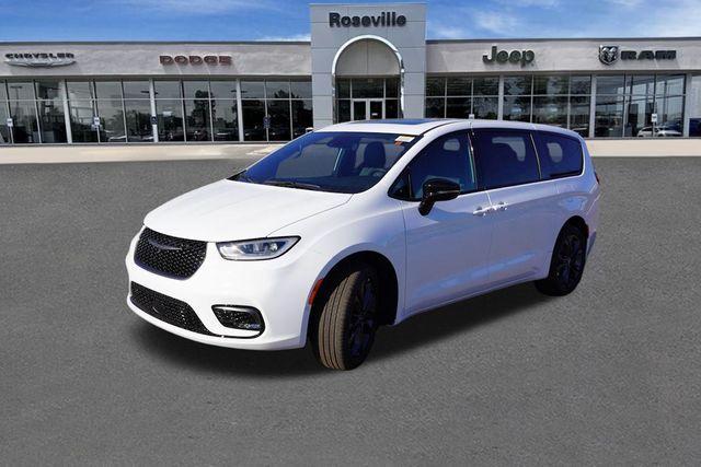 new 2026 Chrysler Pacifica car, priced at $45,415