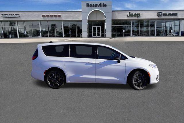 new 2026 Chrysler Pacifica car, priced at $45,415