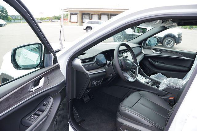 new 2025 Jeep Grand Cherokee car, priced at $44,748