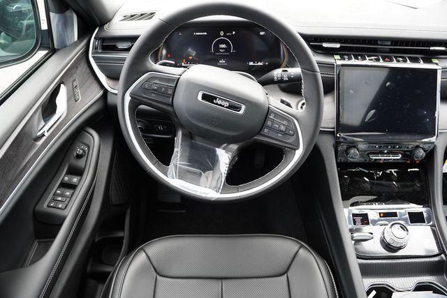 new 2025 Jeep Grand Cherokee car, priced at $44,748