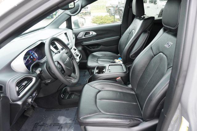 used 2022 Chrysler Pacifica Hybrid car, priced at $37,986