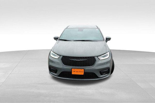 used 2022 Chrysler Pacifica Hybrid car, priced at $37,986