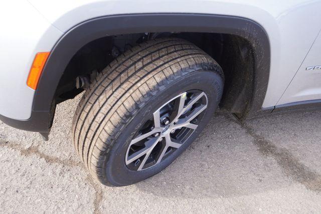 new 2025 Jeep Grand Cherokee car, priced at $44,637
