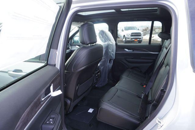 new 2025 Jeep Grand Cherokee car, priced at $44,637