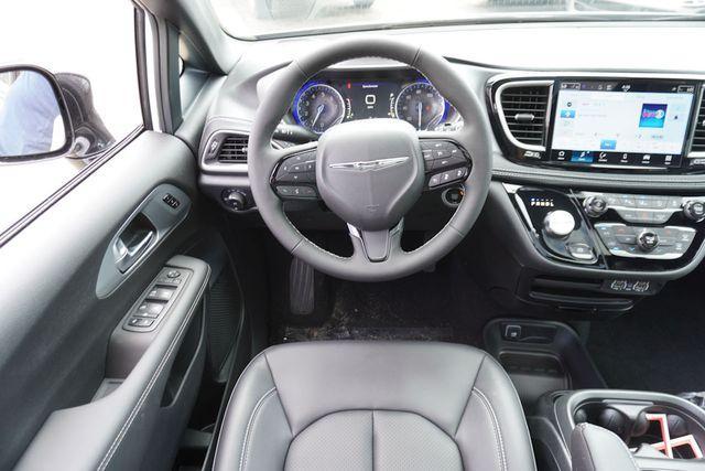 new 2024 Chrysler Pacifica car, priced at $45,543