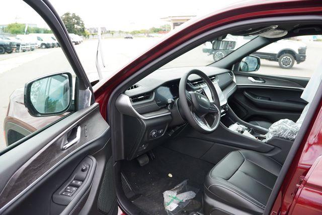 new 2025 Jeep Grand Cherokee car, priced at $41,899