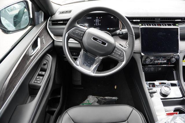 new 2025 Jeep Grand Cherokee car, priced at $41,899