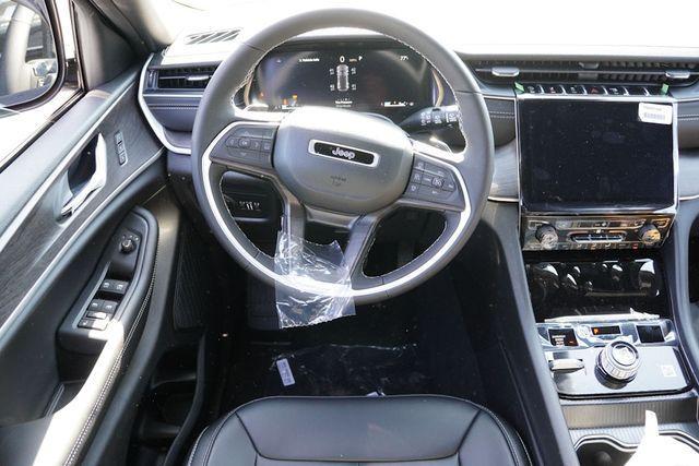 new 2025 Jeep Grand Cherokee car, priced at $43,877