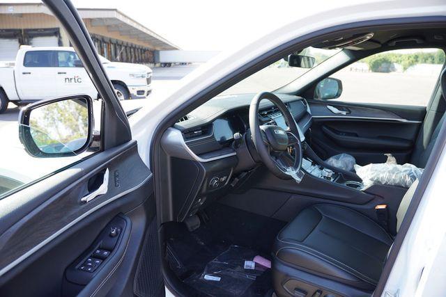 new 2025 Jeep Grand Cherokee car, priced at $43,877