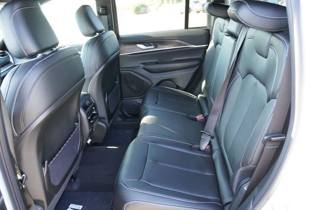 new 2025 Jeep Grand Cherokee car, priced at $43,877