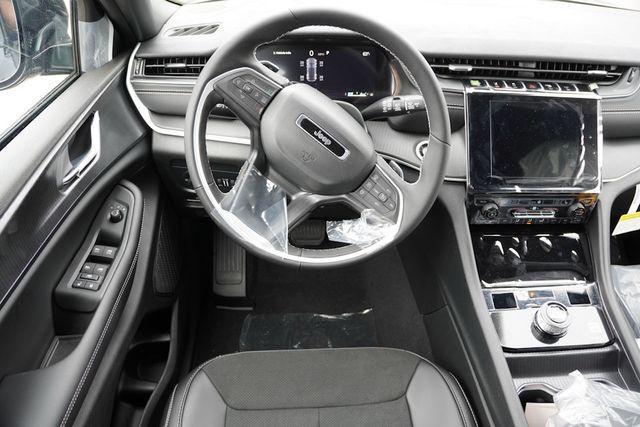 new 2025 Jeep Grand Cherokee car, priced at $40,453
