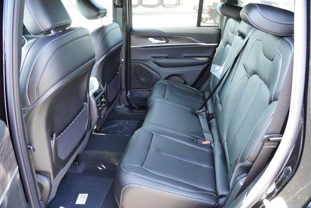 new 2025 Jeep Grand Cherokee car, priced at $42,024
