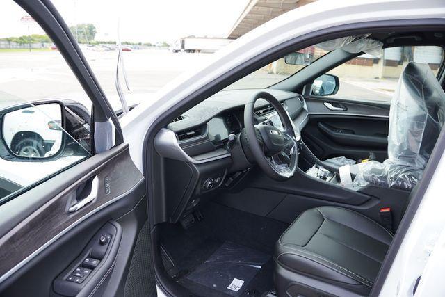 new 2025 Jeep Grand Cherokee car, priced at $39,880