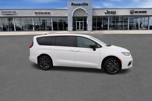 new 2026 Chrysler Pacifica car, priced at $43,666