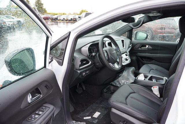 new 2026 Chrysler Pacifica car, priced at $43,666