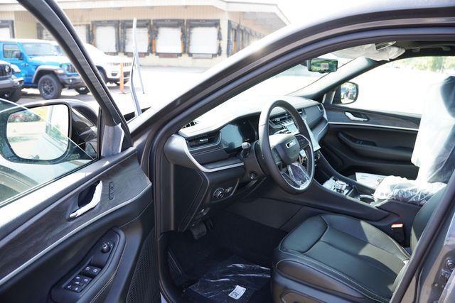 new 2025 Jeep Grand Cherokee car, priced at $46,757