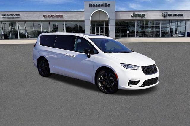 new 2026 Chrysler Pacifica car, priced at $42,562