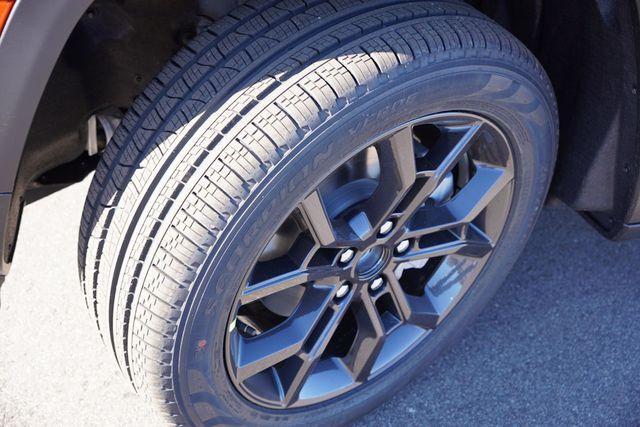 new 2025 Jeep Grand Cherokee car, priced at $50,586