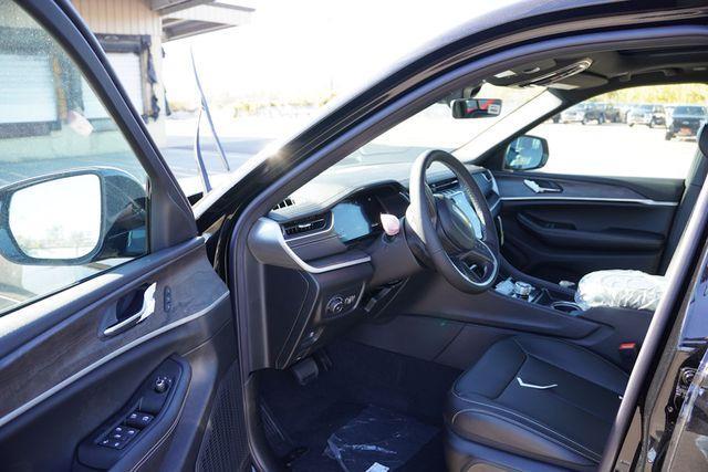 new 2025 Jeep Grand Cherokee car, priced at $50,586