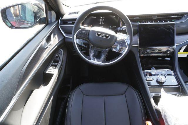 new 2025 Jeep Grand Cherokee car, priced at $43,320