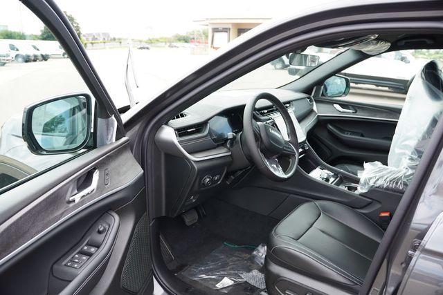 new 2025 Jeep Grand Cherokee car, priced at $41,899