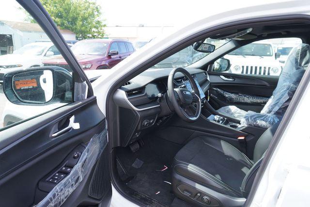 new 2024 Jeep Grand Cherokee L car, priced at $40,439