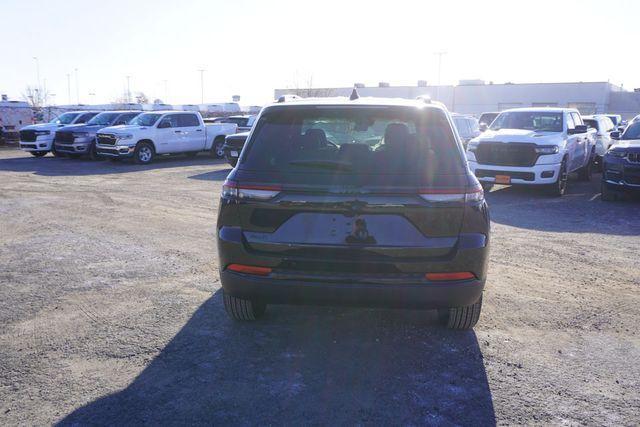 new 2025 Jeep Grand Cherokee car, priced at $40,572