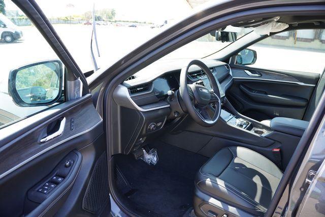 new 2025 Jeep Grand Cherokee car, priced at $45,766