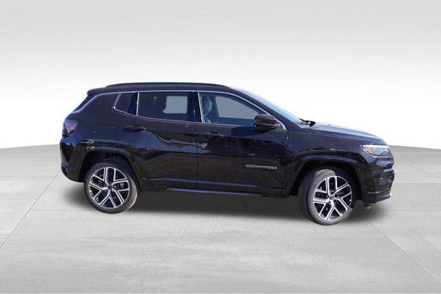 new 2025 Jeep Compass car, priced at $33,051