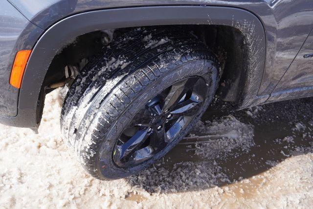 new 2025 Jeep Grand Cherokee car, priced at $43,820