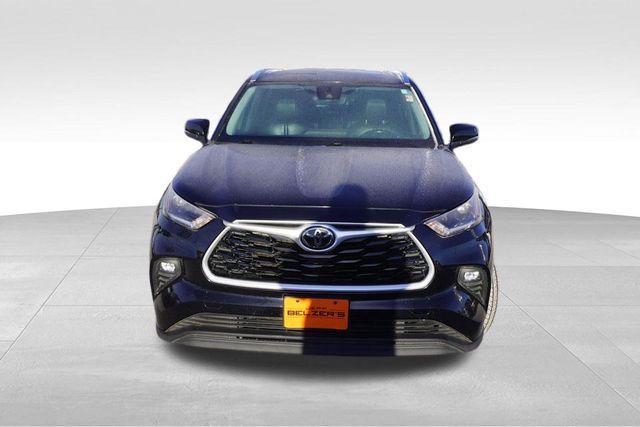 used 2021 Toyota Highlander car, priced at $29,964