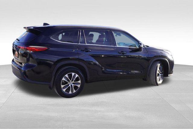 used 2021 Toyota Highlander car, priced at $29,964