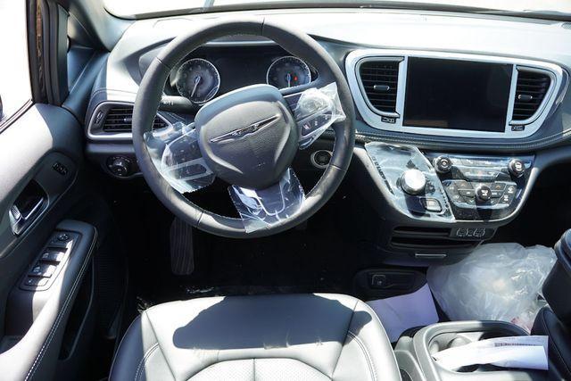 new 2025 Chrysler Pacifica car, priced at $39,132