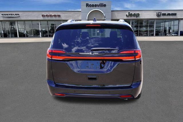 new 2025 Chrysler Pacifica car, priced at $39,132