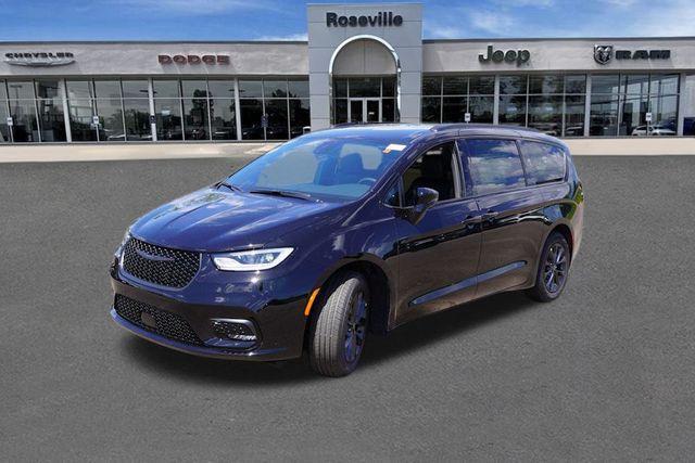 new 2025 Chrysler Pacifica car, priced at $39,132