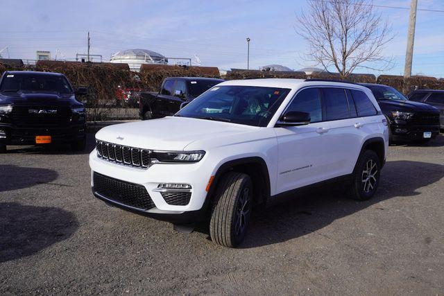 new 2025 Jeep Grand Cherokee car, priced at $40,743