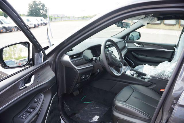 new 2025 Jeep Grand Cherokee car, priced at $49,359