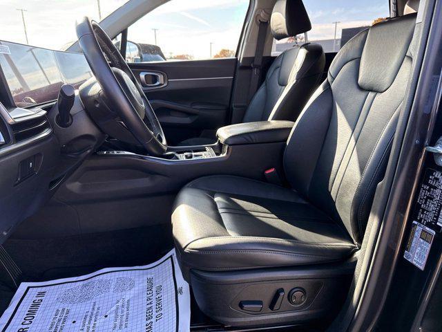 used 2025 Kia Sorento car, priced at $25,910