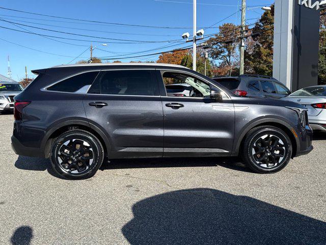 used 2025 Kia Sorento car, priced at $25,910